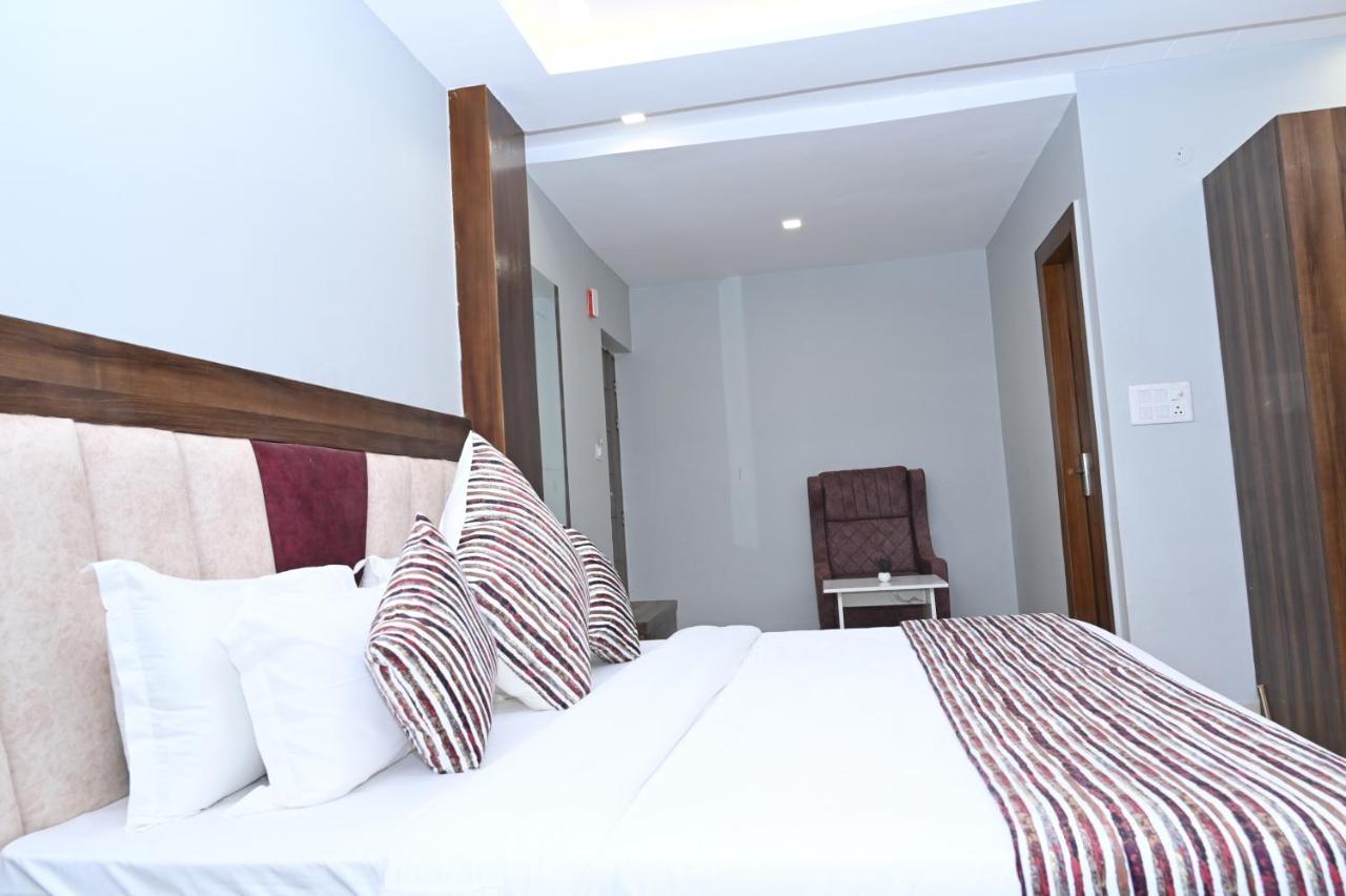Hotel Vasdaa Grand Dehradun Exterior photo