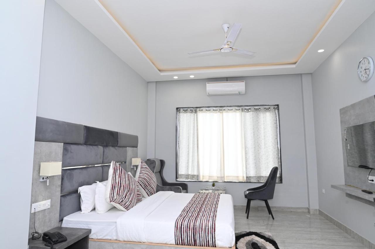 Hotel Vasdaa Grand Dehradun Exterior photo