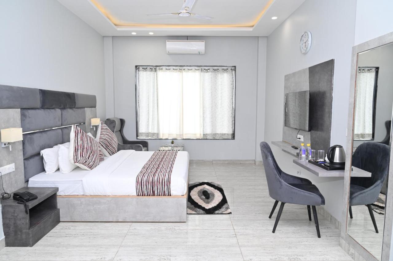 Hotel Vasdaa Grand Dehradun Exterior photo
