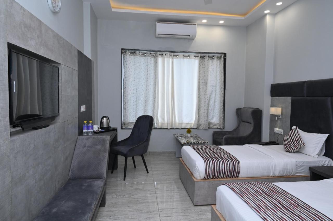 Hotel Vasdaa Grand Dehradun Exterior photo