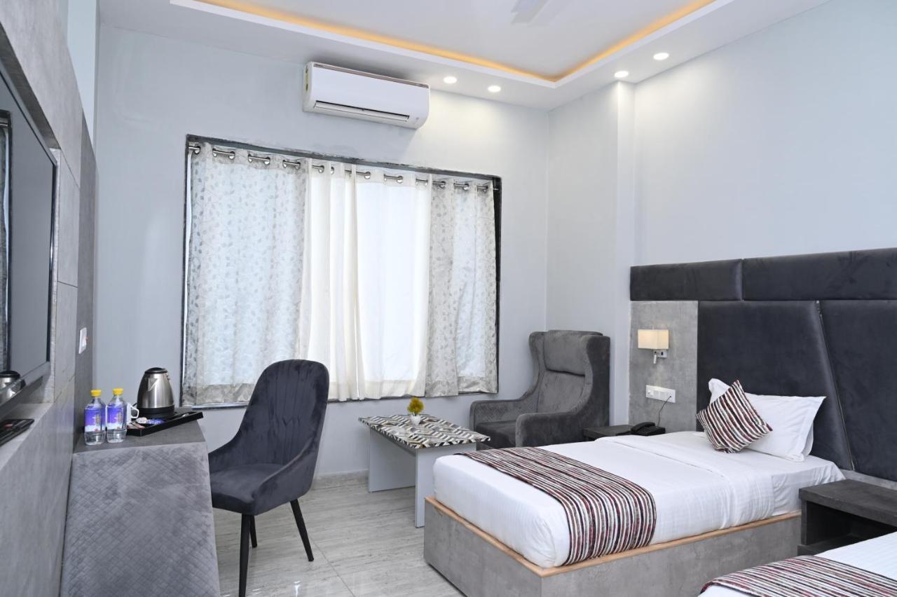 Hotel Vasdaa Grand Dehradun Exterior photo